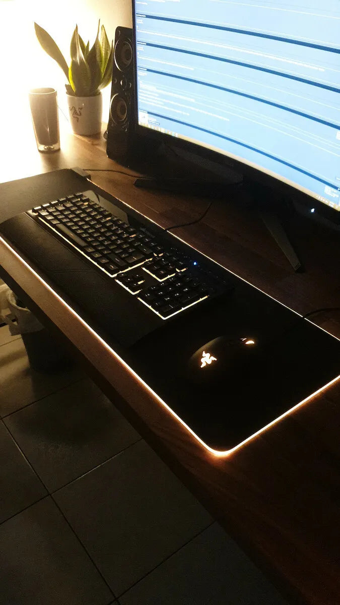 Razer XXL Gaming Mouse Pad with RGB Lighting Pink Extended Quartz Pink 920mm Goliathus Chroma(NOT HANDCRAFTED)